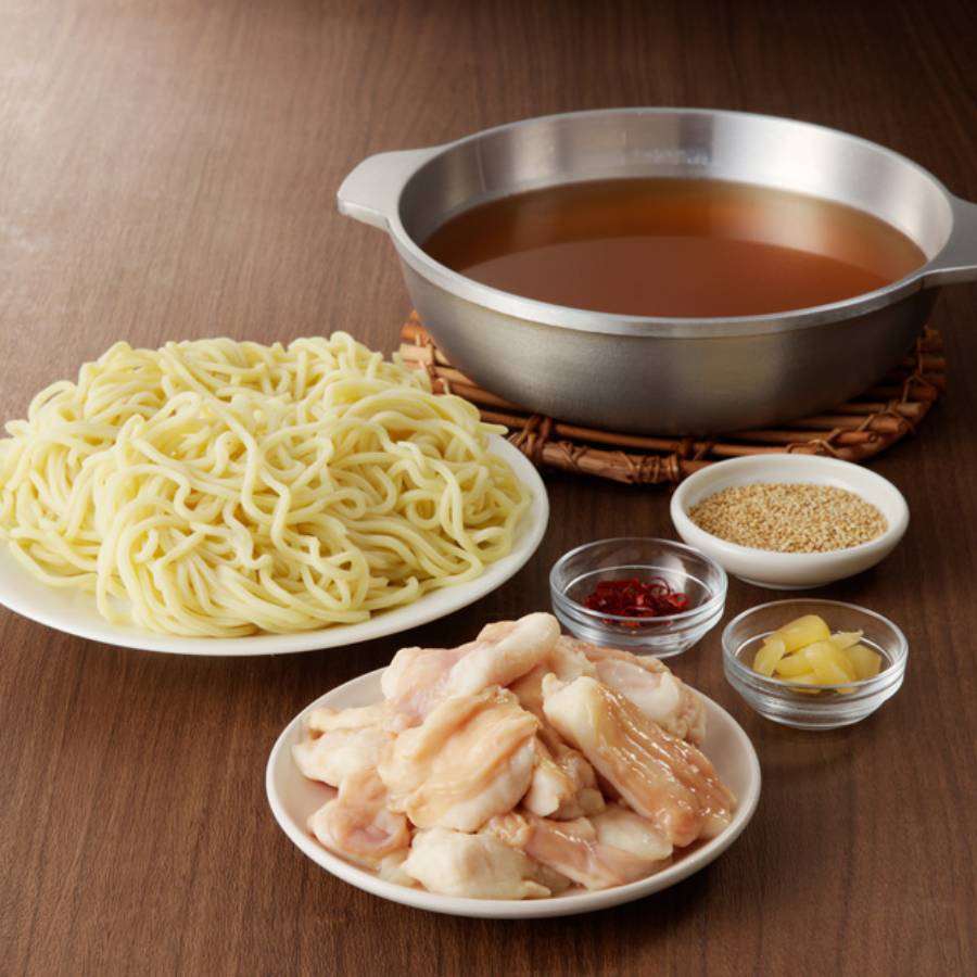 ＜山樹＞国産牛ホルモン「しょう油もつ鍋」ちゃんぽん麺付き2～3人前